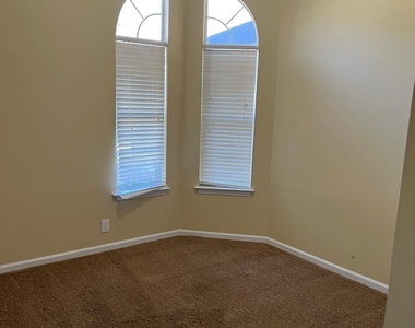 602 Wild Grape Drive - Photo Thumbnail 9