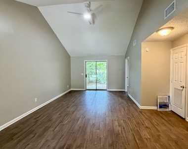 440 Admirals Walk Drive - Photo Thumbnail 5