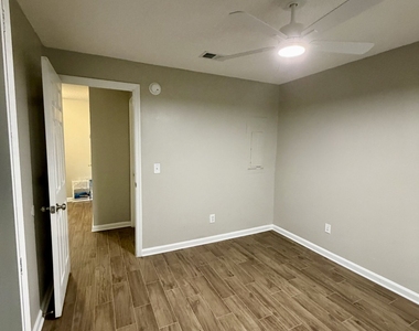 440 Admirals Walk Drive - Photo Thumbnail 23