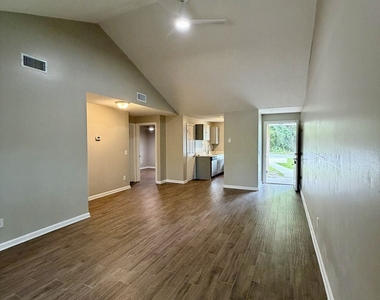 440 Admirals Walk Drive - Photo Thumbnail 3