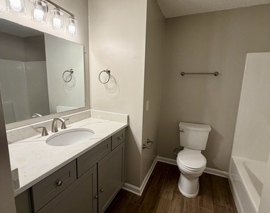 440 Admirals Walk Drive - Photo Thumbnail 32