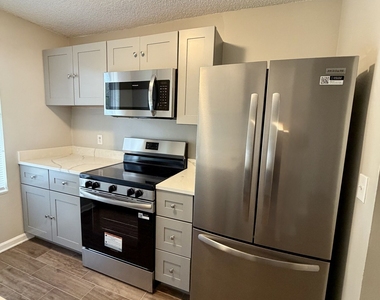 440 Admirals Walk Drive - Photo Thumbnail 8