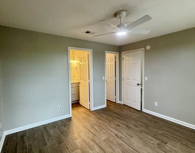 440 Admirals Walk Drive - Photo Thumbnail 14