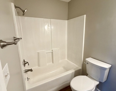 440 Admirals Walk Drive - Photo Thumbnail 19