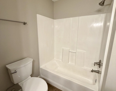 440 Admirals Walk Drive - Photo Thumbnail 29