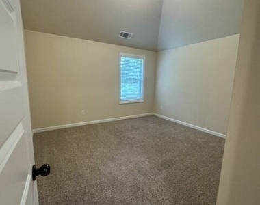 320 Homestead Circle - Photo Thumbnail 12