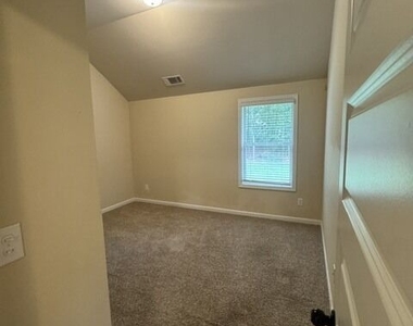 320 Homestead Circle - Photo Thumbnail 3