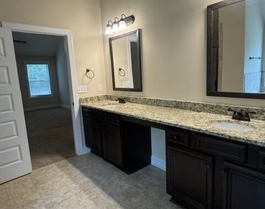 320 Homestead Circle - Photo Thumbnail 7
