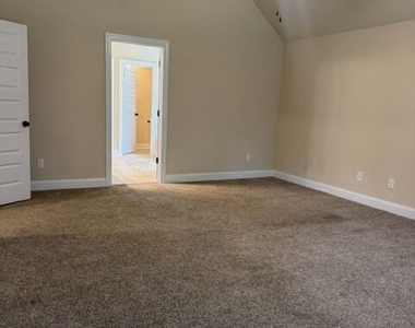 320 Homestead Circle - Photo Thumbnail 11