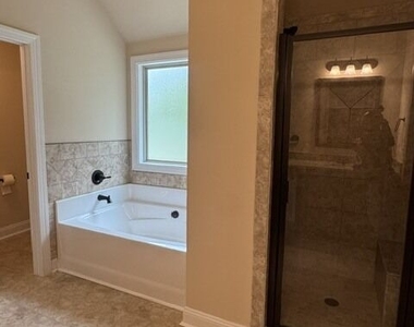 320 Homestead Circle - Photo Thumbnail 9