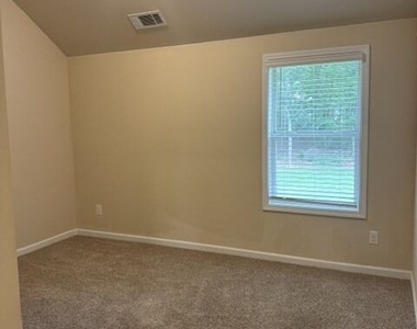 320 Homestead Circle - Photo Thumbnail 1