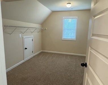 320 Homestead Circle - Photo Thumbnail 6
