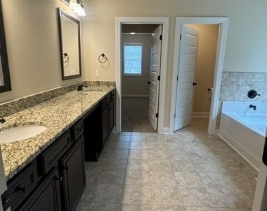 320 Homestead Circle - Photo Thumbnail 8