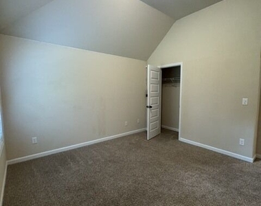 320 Homestead Circle - Photo Thumbnail 16