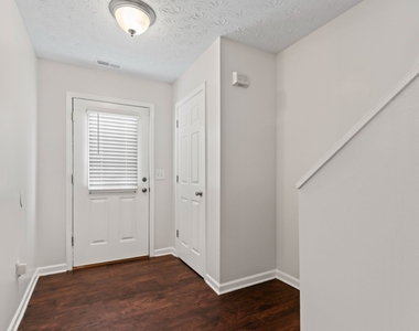 5619 Union Pointe Drive - Photo Thumbnail 2
