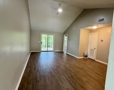 438 Admirals Walk Drive - Photo Thumbnail 2
