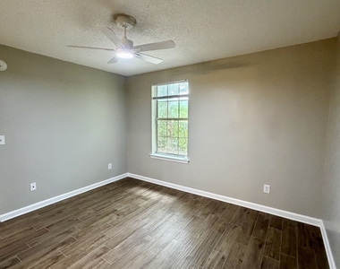 438 Admirals Walk Drive - Photo Thumbnail 13