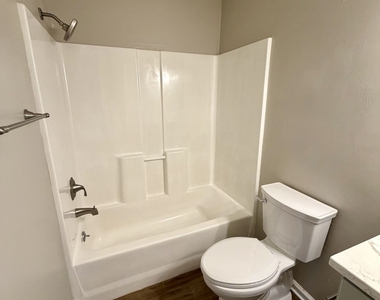 438 Admirals Walk Drive - Photo Thumbnail 19