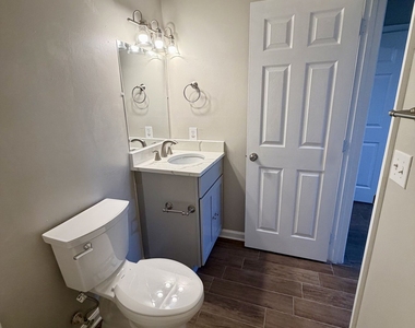 438 Admirals Walk Drive - Photo Thumbnail 18