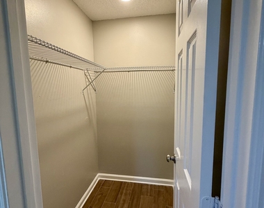 438 Admirals Walk Drive - Photo Thumbnail 15