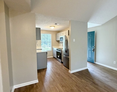 438 Admirals Walk Drive - Photo Thumbnail 7