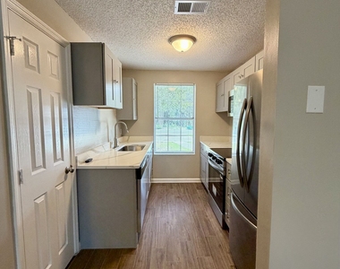 438 Admirals Walk Drive - Photo Thumbnail 8