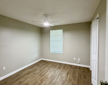 438 Admirals Walk Drive - Photo Thumbnail 20