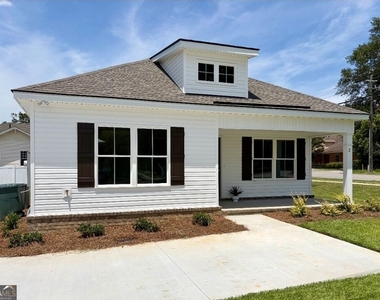 2 N Roundtree Street - Photo Thumbnail 18