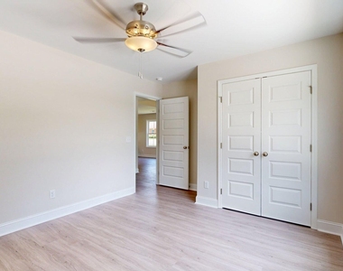 2 N Roundtree Street - Photo Thumbnail 8