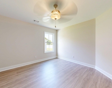 2 N Roundtree Street - Photo Thumbnail 6