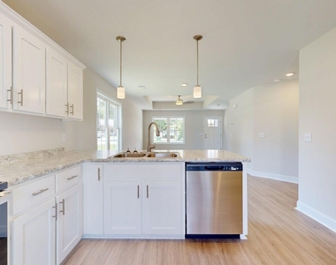 2 N Roundtree Street - Photo Thumbnail 15