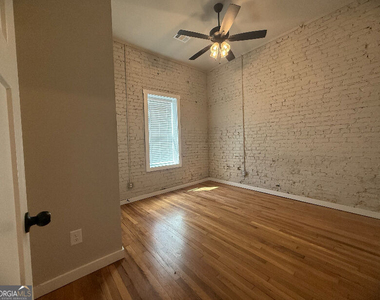 86 S Forest Avenue - Photo Thumbnail 3