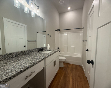 86 S Forest Avenue - Photo Thumbnail 4