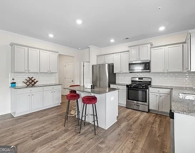 2725 Piper Drive - Photo Thumbnail 5