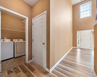 3325 Earhart Way - Photo Thumbnail 24