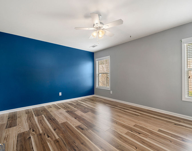 3325 Earhart Way - Photo Thumbnail 21
