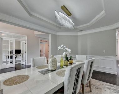 6035 Ashborough Park - Photo Thumbnail 13