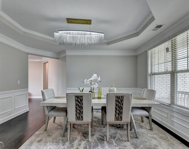 6035 Ashborough Park - Photo Thumbnail 9
