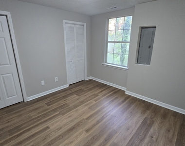 3025 Mangum Drive - Photo Thumbnail 8