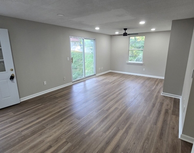 3025 Mangum Drive - Photo Thumbnail 4