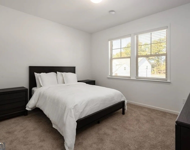 2006 Derrick Drive - Photo Thumbnail 11