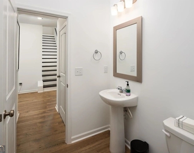 2319 Derrick Drive - Photo Thumbnail 13
