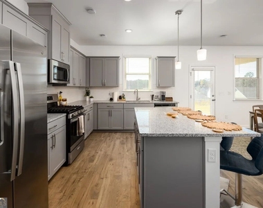 2319 Derrick Drive - Photo Thumbnail 3