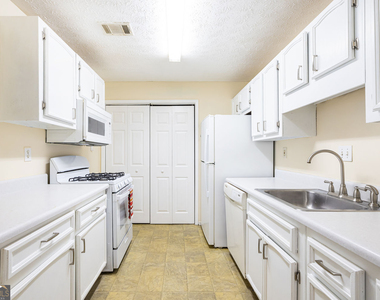 910 Augusta Drive Se - Photo Thumbnail 11