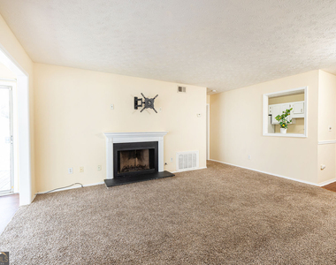 910 Augusta Drive Se - Photo Thumbnail 5
