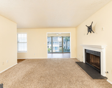 910 Augusta Drive Se - Photo Thumbnail 7