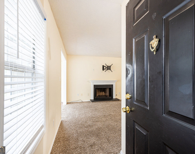 910 Augusta Drive Se - Photo Thumbnail 4
