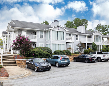 910 Augusta Drive Se - Photo Thumbnail 3