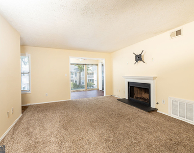 910 Augusta Drive Se - Photo Thumbnail 8