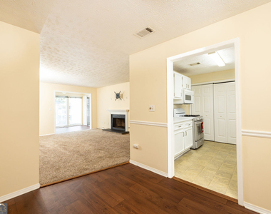 910 Augusta Drive Se - Photo Thumbnail 9